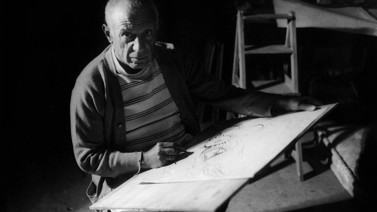 Michel Sima, Pablo Picasso drawing in Antibes, 1946 Michel Sima, Pablo Picasso drawing in Antibes, 1946