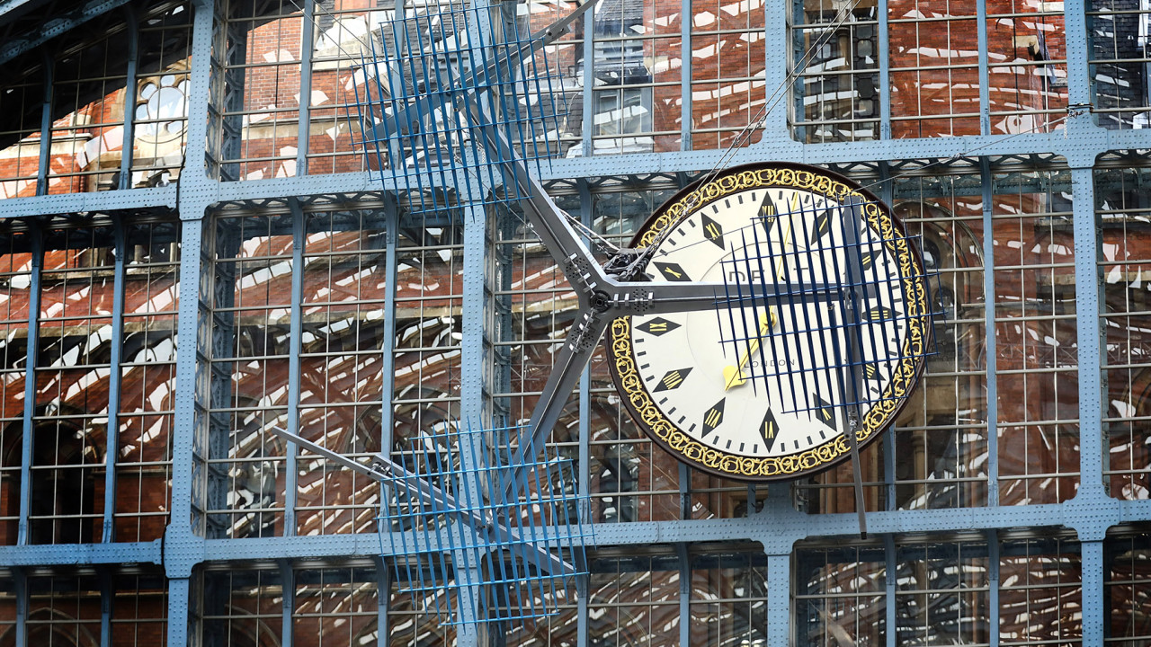 'The Interpretation of Movement (a 9:8 in blue), 2017, by Royal Academician Conrad Shawcross for Terrace Wires at St Pancras International station