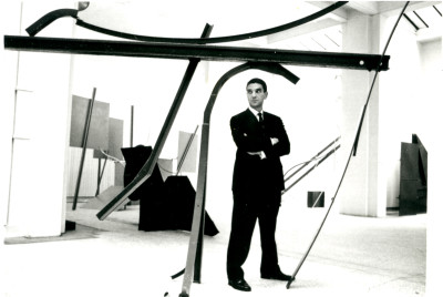 Anthony Caro RA at his retrospective at the Whitechapel Gallery, London, 1963.