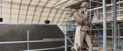 Screenshot from 'Facade and statues'