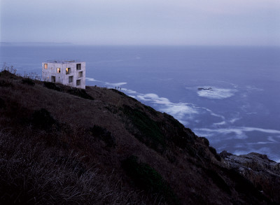 Pezo von Ellrichshausen, Poli house, Coliumo, Chile, 2005. Exterior view from the north
