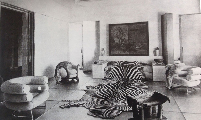 Le salon de verre (Glass Salon) designed by Paul Ruaud with furniture by Eileen Gray