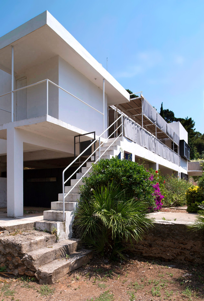 Eileen Gray and Jean Badovici, The terrace, Villa E-1027 © Manuel Bougot