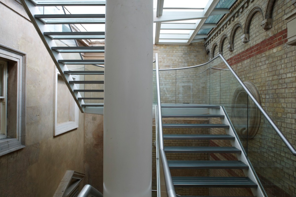 Paul Highnam, Detail of the facade and the glass stairs leading to the Sackler Wing of Galleries.