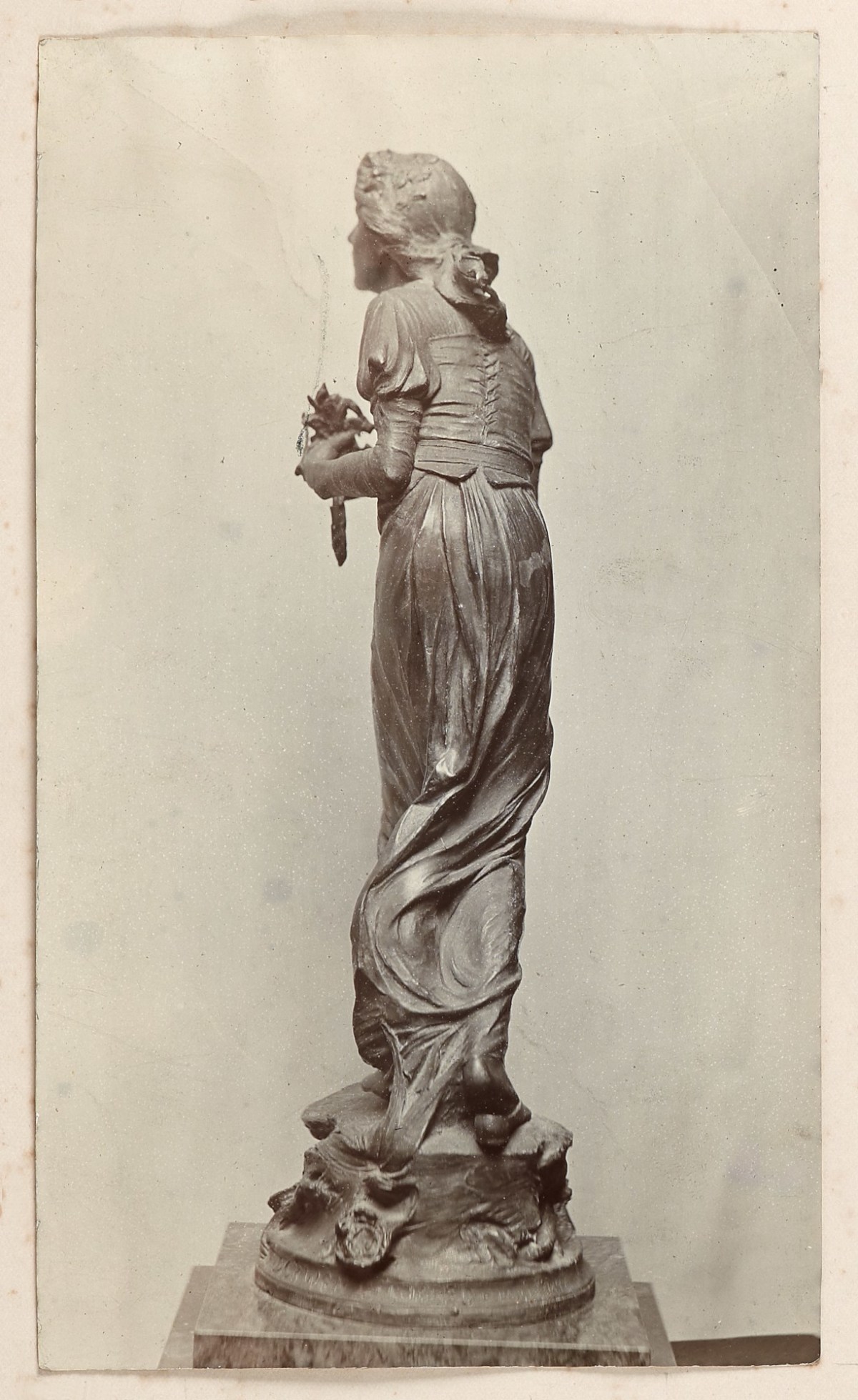 Unidentified photographer, Bronze female figure, probably Ophelia