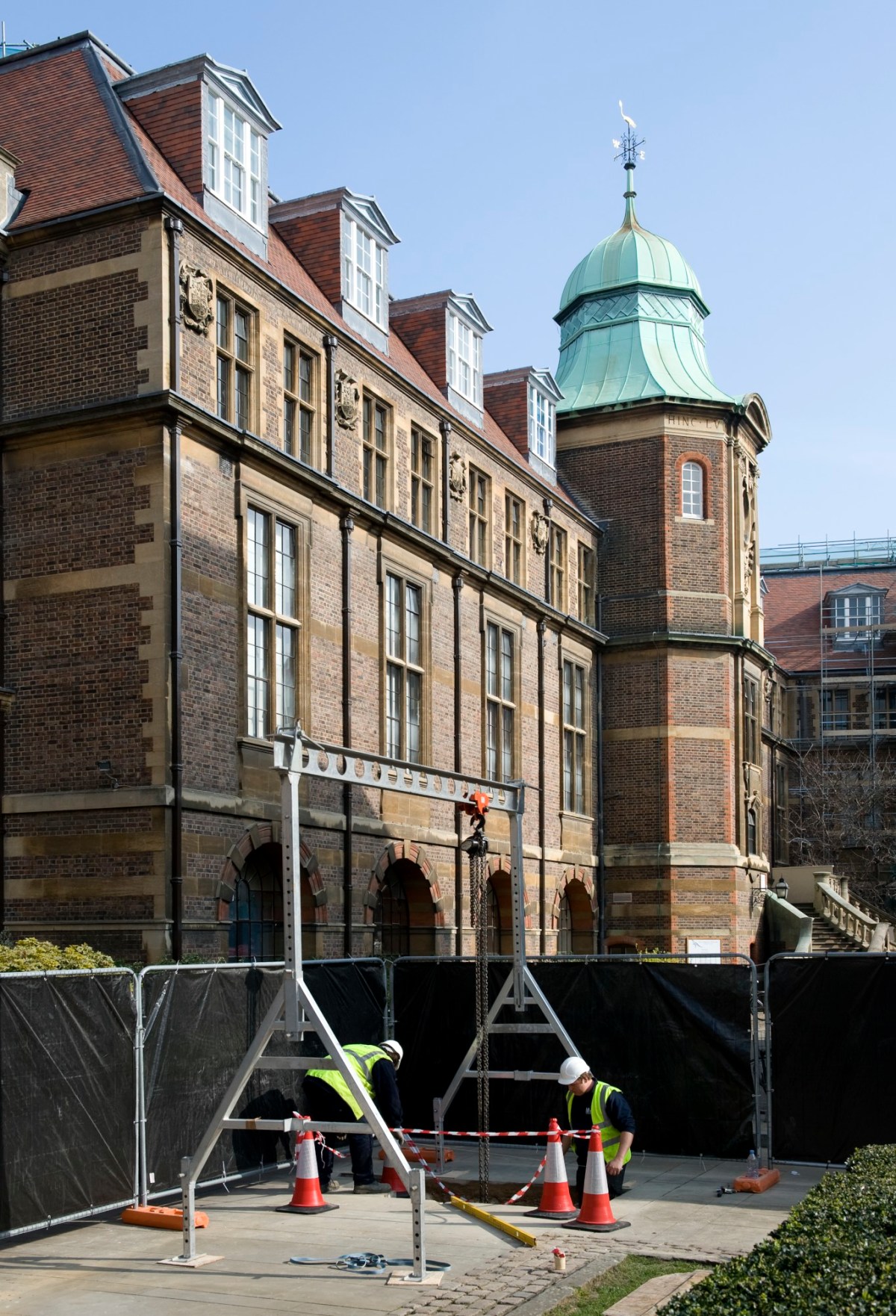 Marcus Leith, Photography of the installation of Antony Gormley's Diploma Work 'Plant' at McDonald Institute, Cambridge University.
