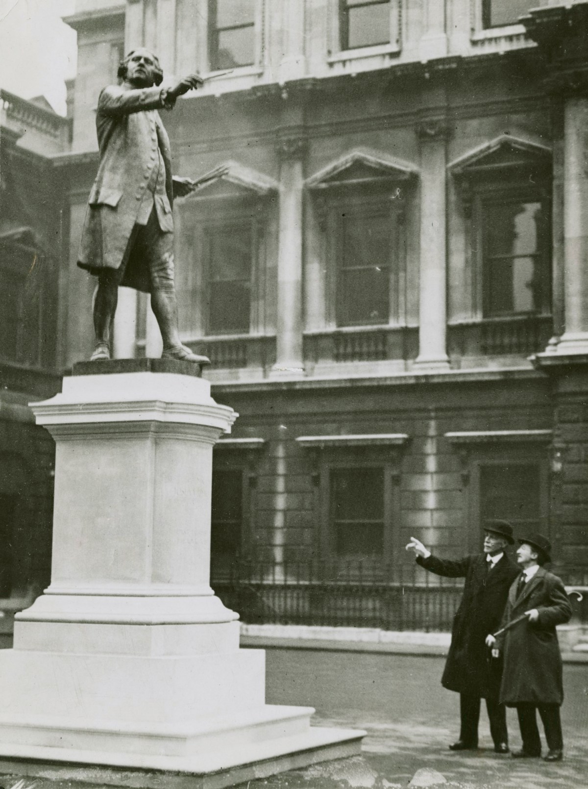 Unidentified photographer, Alfred Drury RA and Sir William Llewellyn PRA