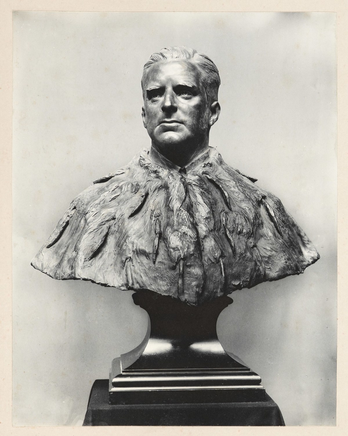 Unidentified photographer, Photograph of bust of Lord Overtoun