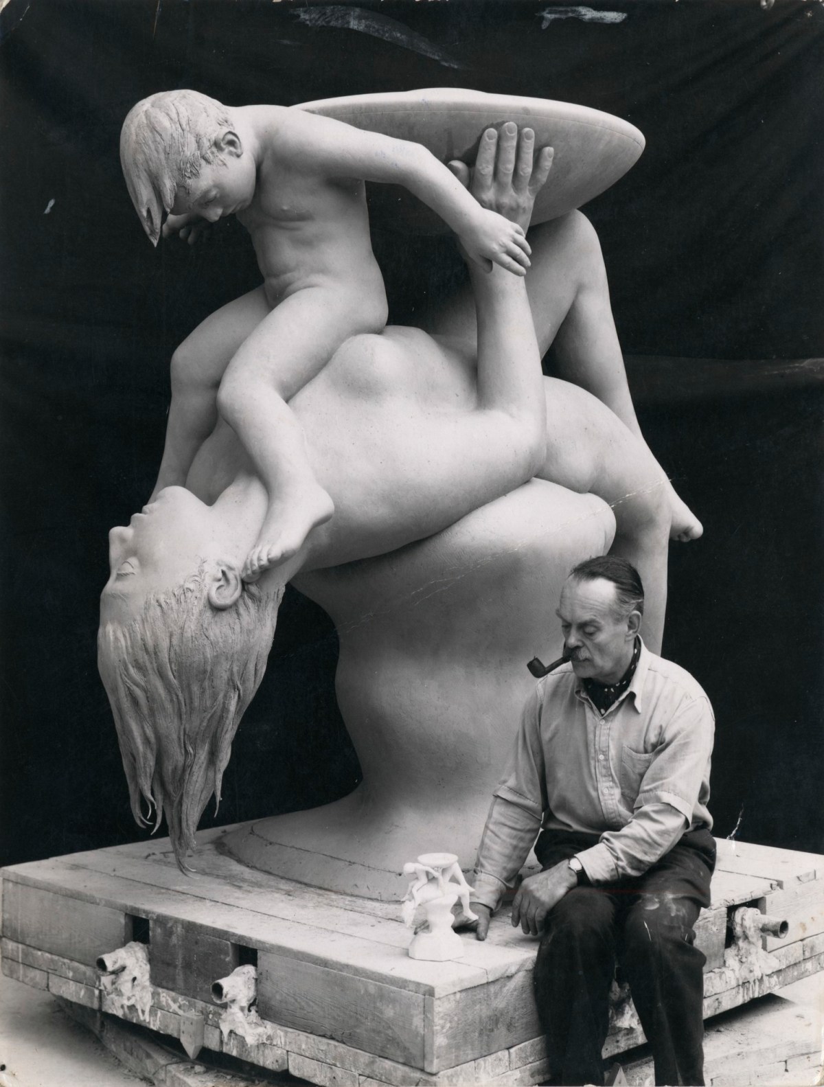 Unidentified photographer, Maurice Lambert with maquette and plaster model for The Basildon Fountain