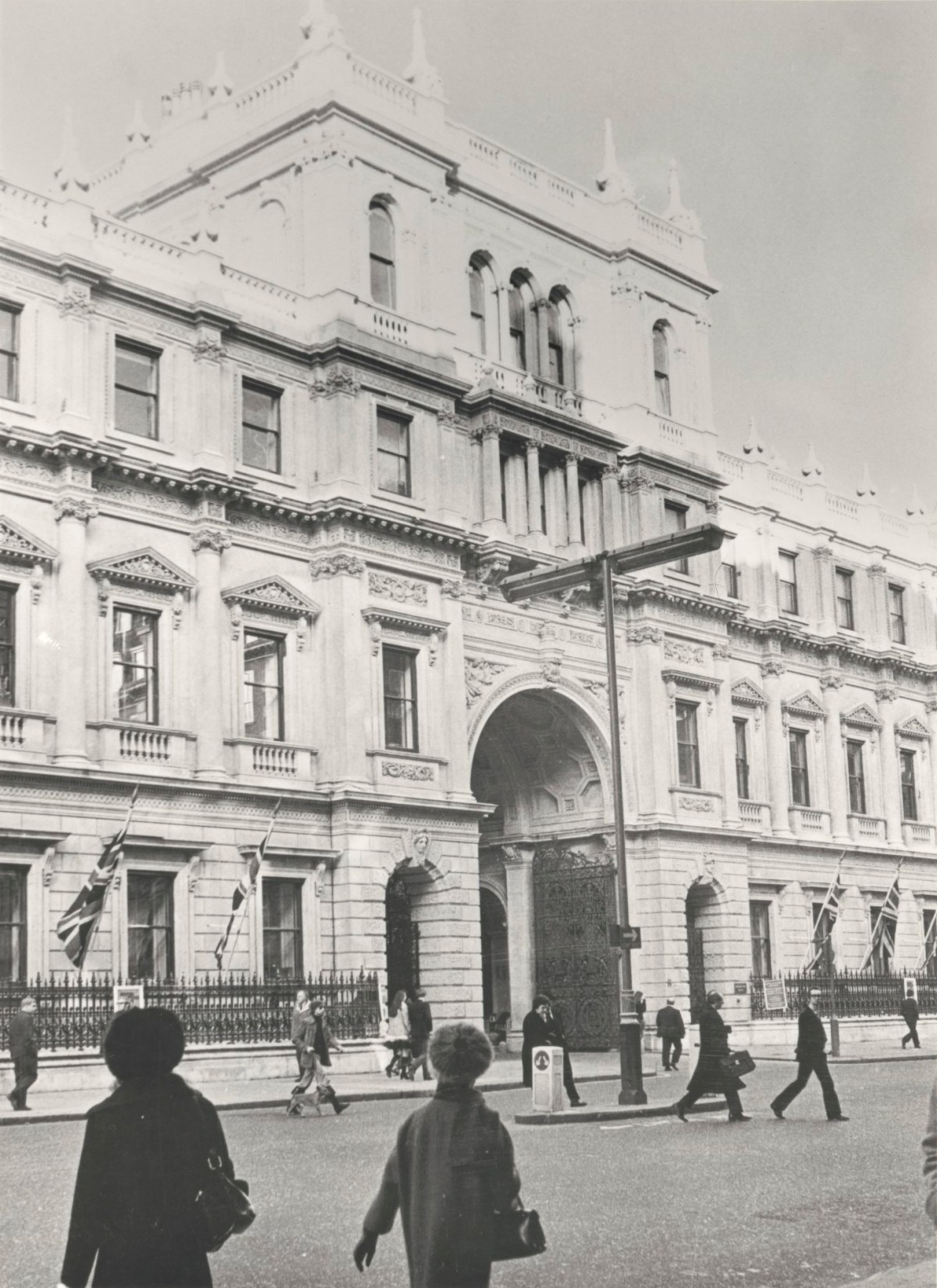 Unidentified photographer, The Piccadilly front of Burlington House, 1968 or later