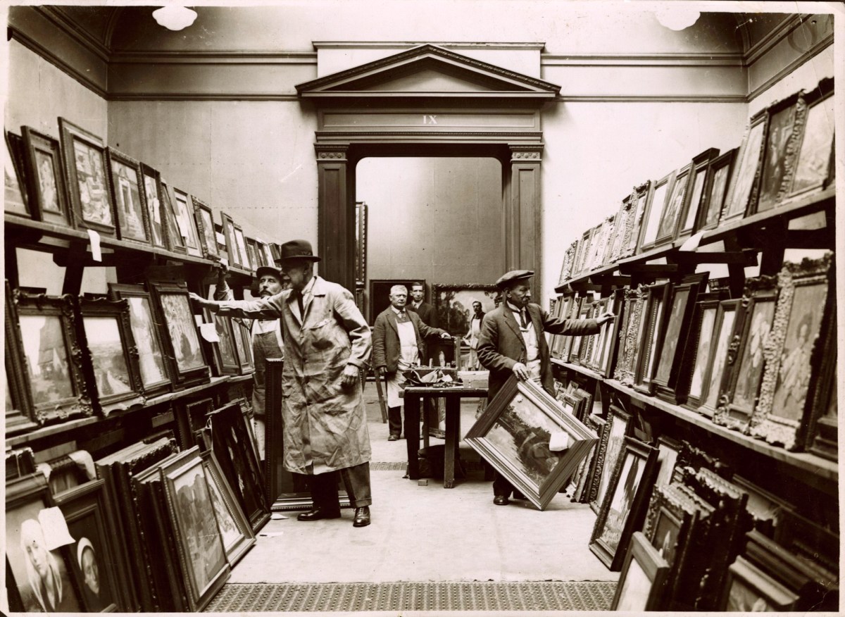 , Photographs of procedures for the Summer Exhibition, 1930
