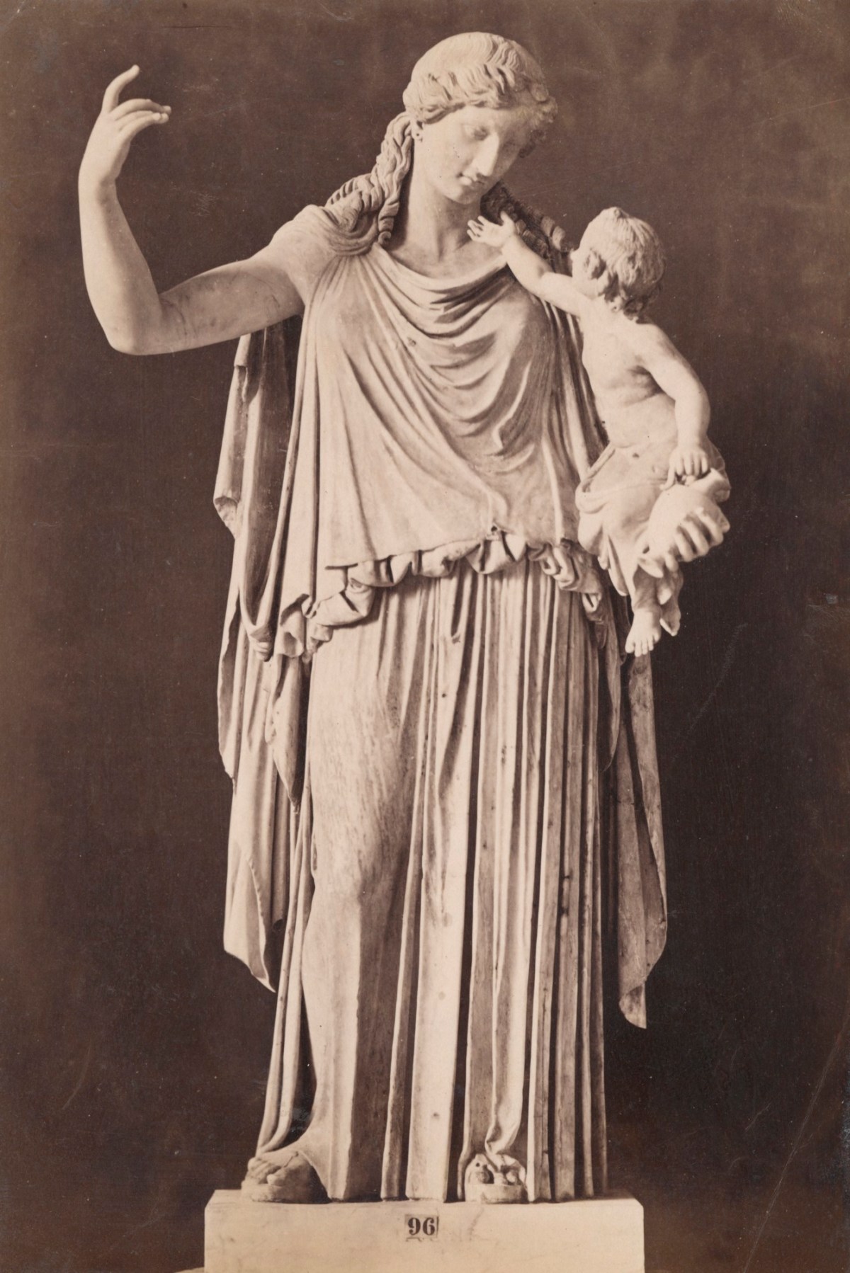 Unidentified photographer, Photograph of a copy of Irene with the Infant Plutus by Cephisodotus