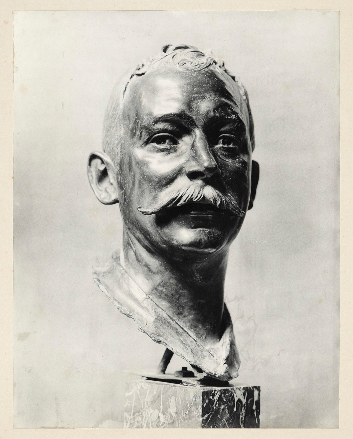 Unidentified photographer, Photograph of a bronze bust of Pietro Petretti.