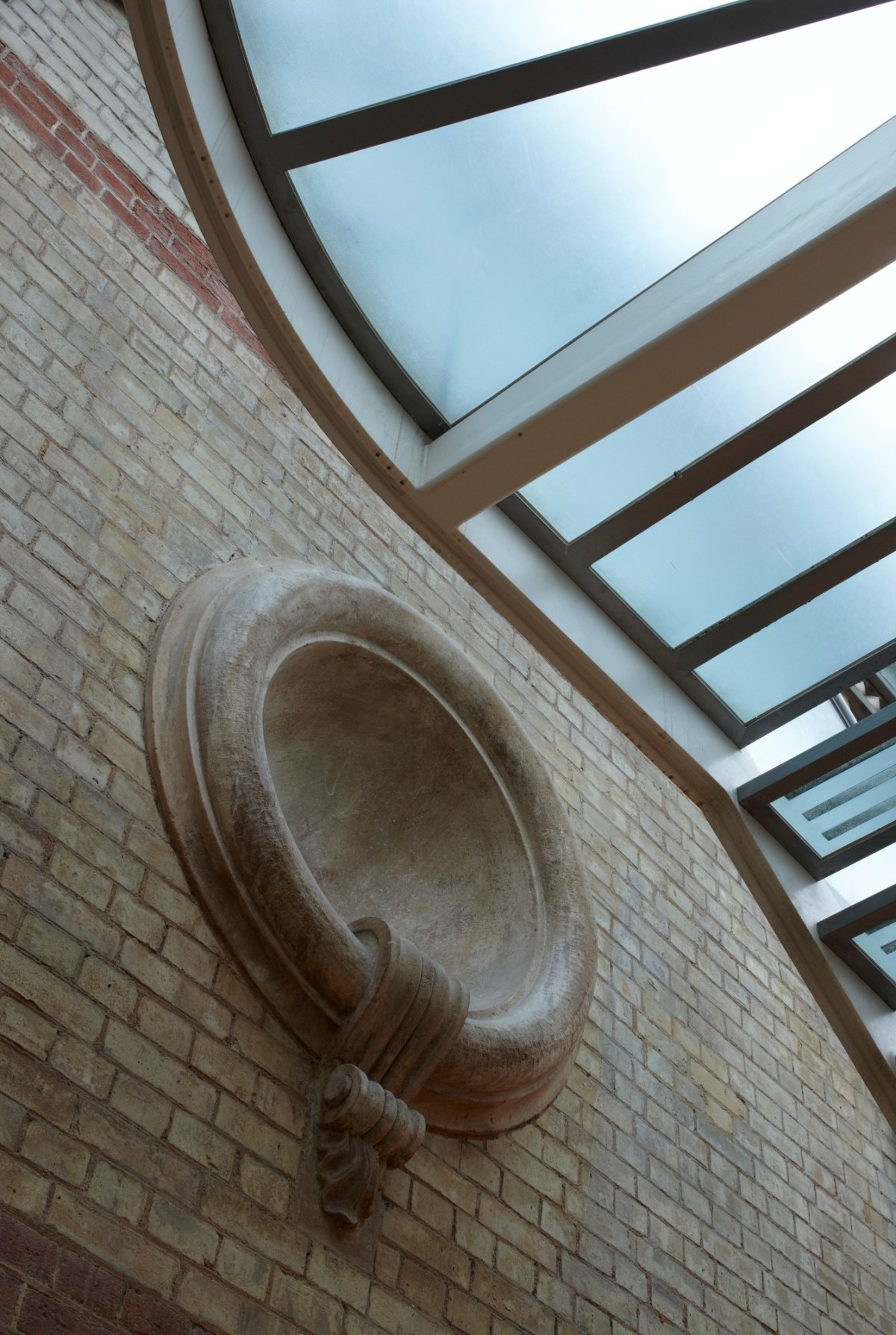 Paul Highnam, Detail of the facade and the glass stairs leading to the Sackler Wing of Galleries.