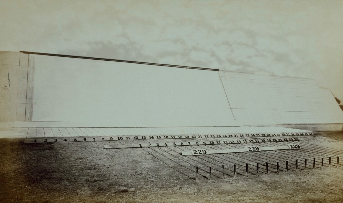 Eadweard Muybridge, The 'Operating Track' .
