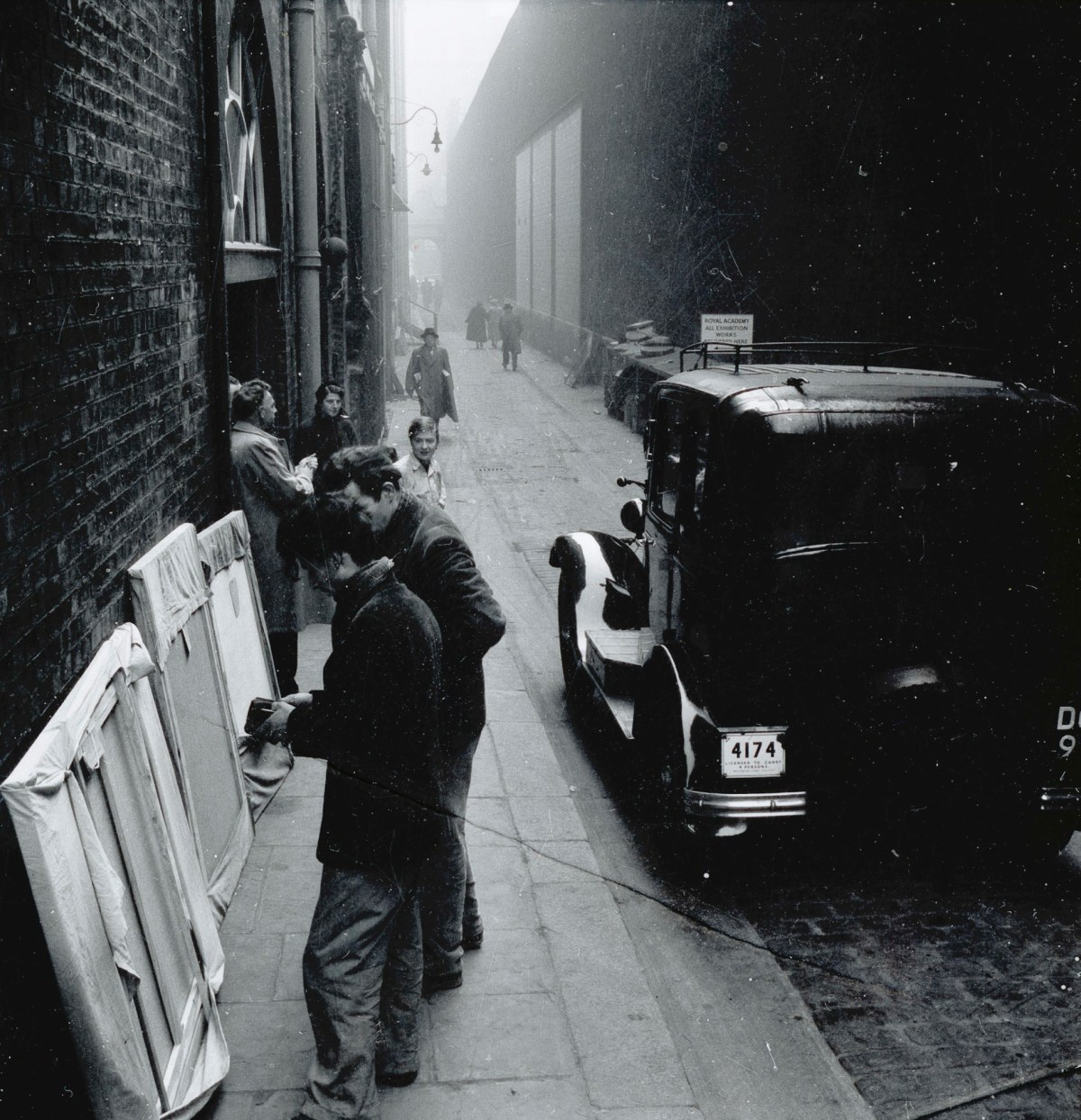 Russell Westwood, Members of the public delivering paintings for submission to the Summer Exhibition, 1953