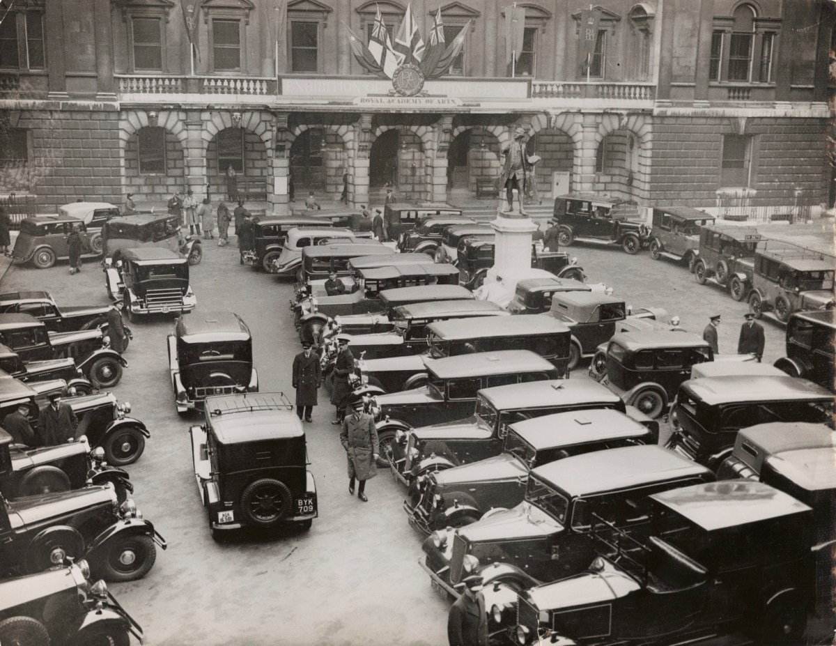Unidentified photographer, Cars parked in Burlington House Courtyard, on the occasion of the private view of the Chinese Exhibition, 1935-6