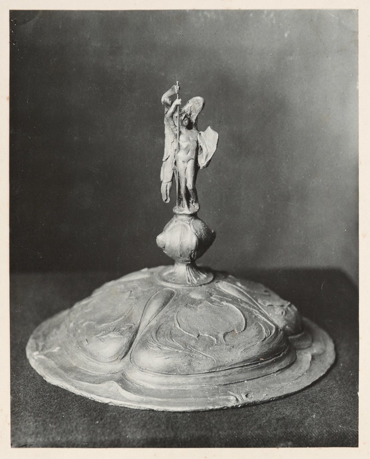 Unidentified photographer, Model of a design for a trophy lid