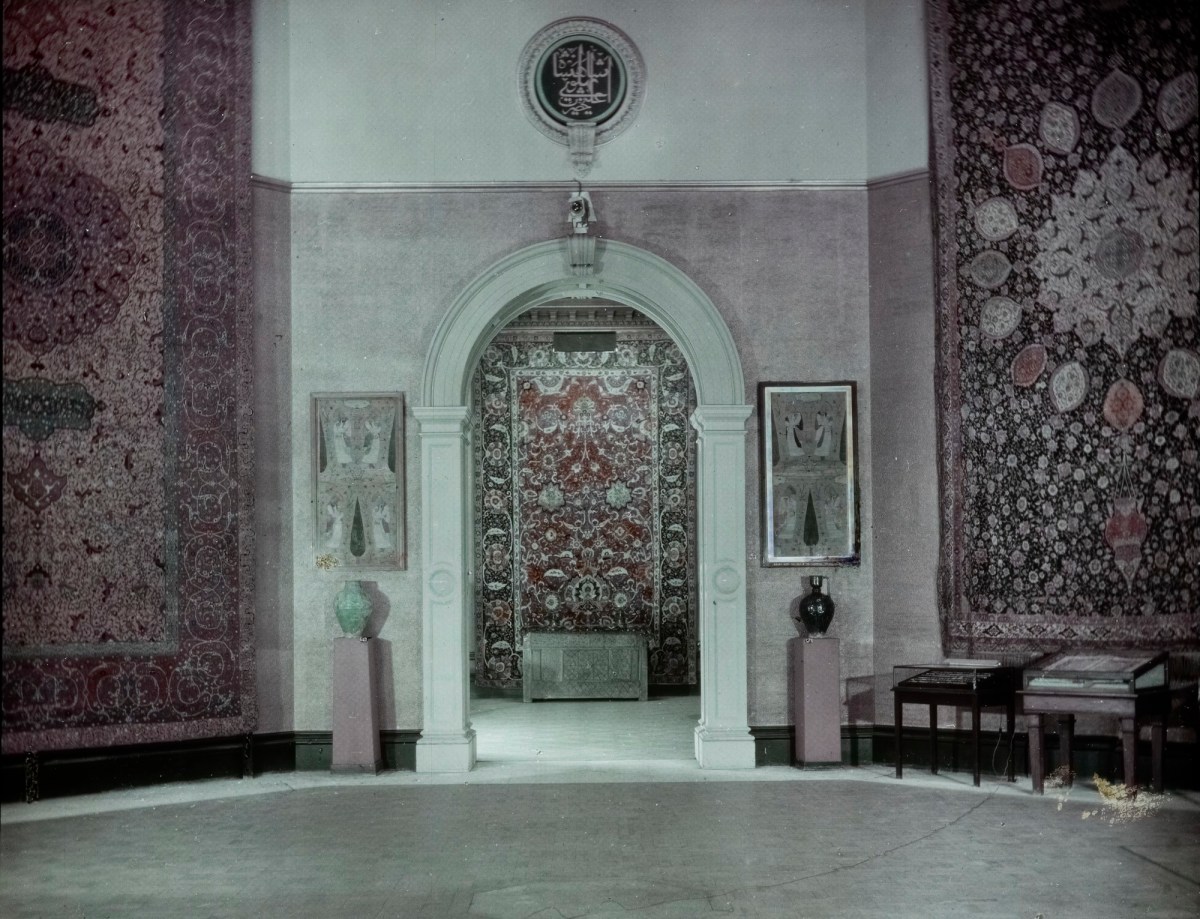 Unidentified photographer, The Central Hall, The International Exhibition of Persian Art, at the Royal Academy of Arts, 1931.