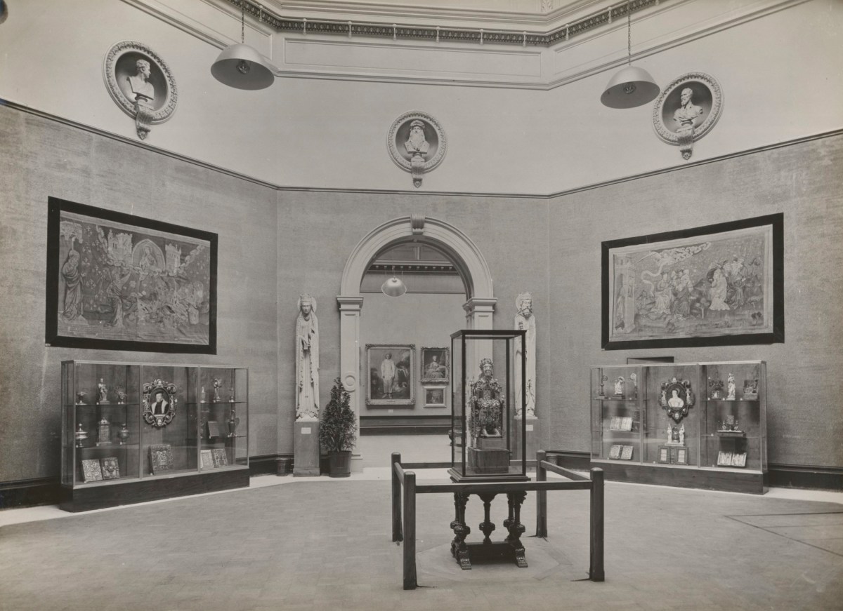 , Installation photography of the Exhibition of French Art 1200-1900 at the Royal Academy of Arts, 1932.