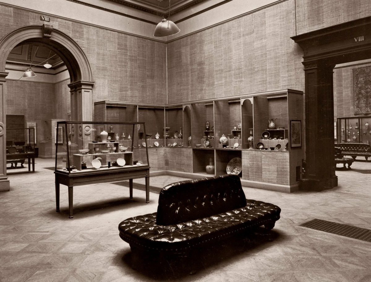 Unidentified photographer, Early Ming Dynasty, Gallery VIII (Royal Academy of Arts, The International Exhibition of Chinese Art, 1935-36)