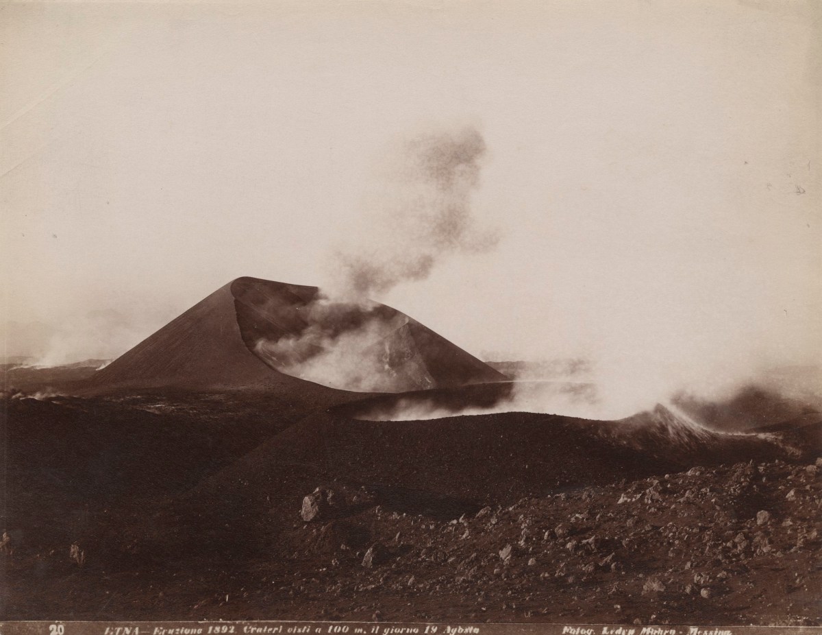 Ledru Mauro, Etna - Eruzione 1892, Crateri visti a 100m.