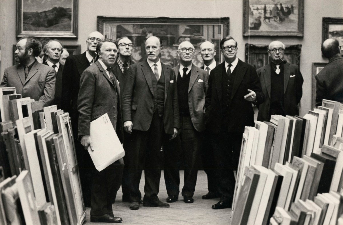 Unidentified photographer, Procedures for the Royal Academy Summer Exhibition, 1967.