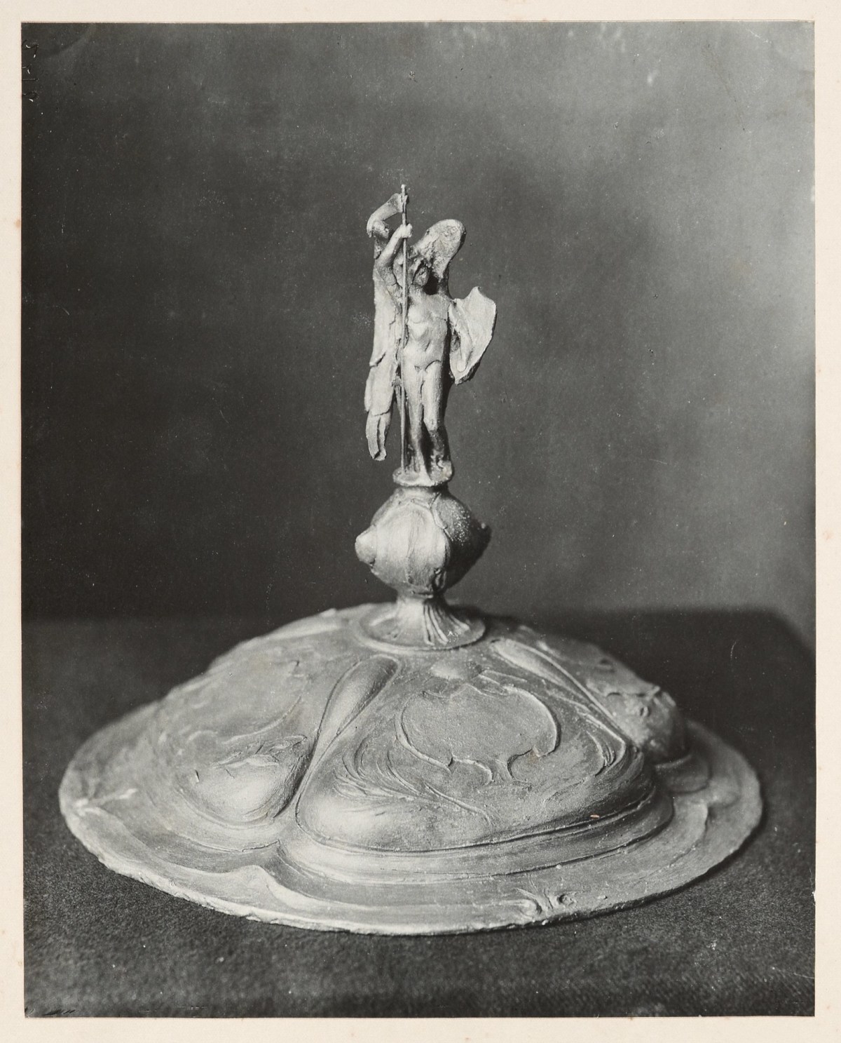Unidentified photographer, Model of a design for a trophy lid
