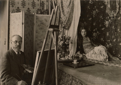 , Photograph of Matisse painting the model Zita at 1 Place Charles-Félix, Nice