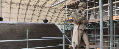 Screenshot from 'Facade and statues'