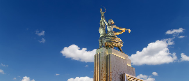 Rabochiy i Kolkhoznitsa (Worker and Kolkhoz Woman), Vera Mukhina, Moscow